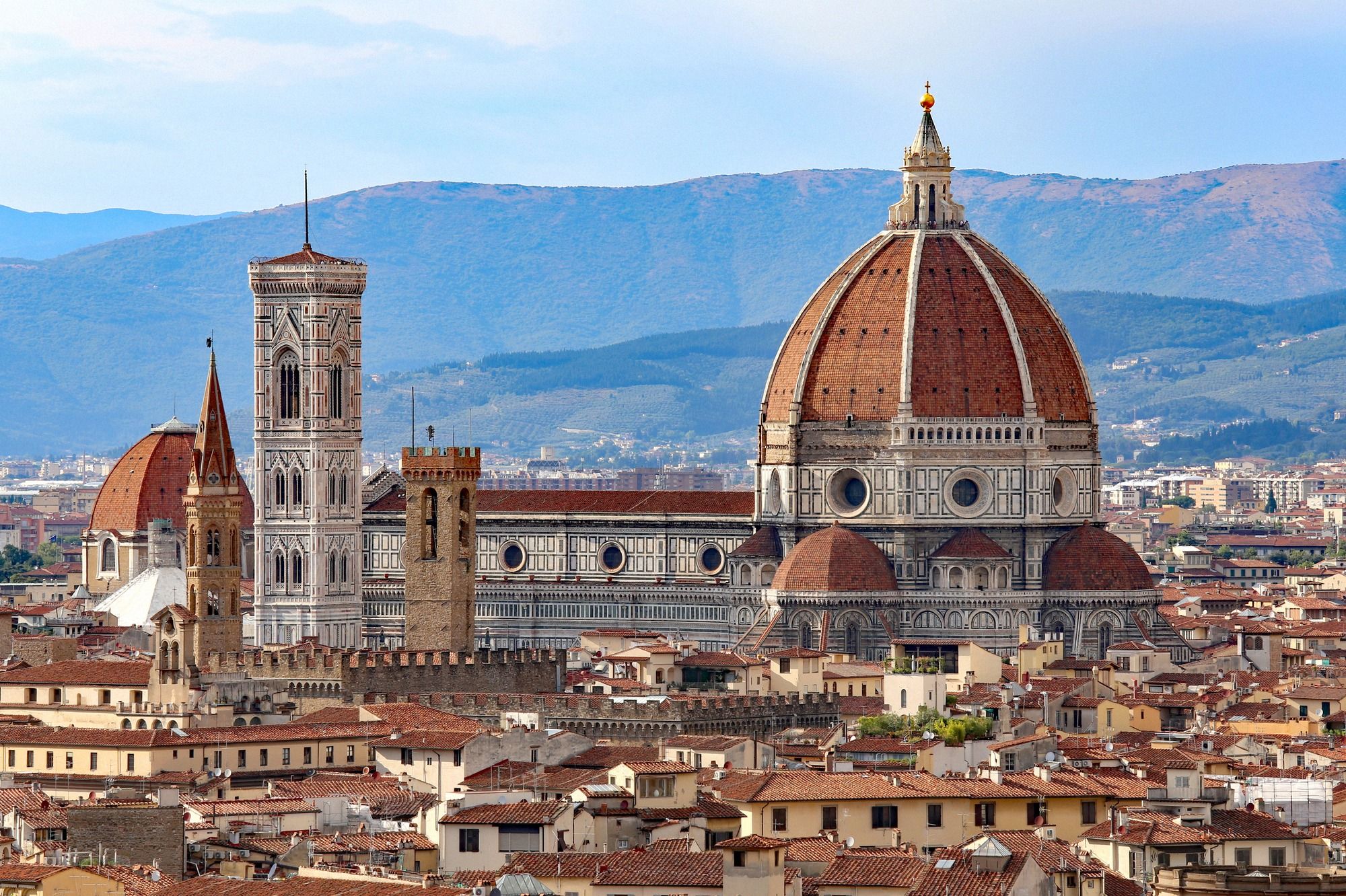 Blick über Florenz mit der Domkuppel und dem Arno