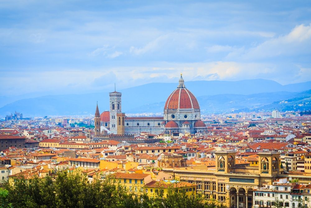 Blick über Florenz mit der Domkuppel und dem Arno