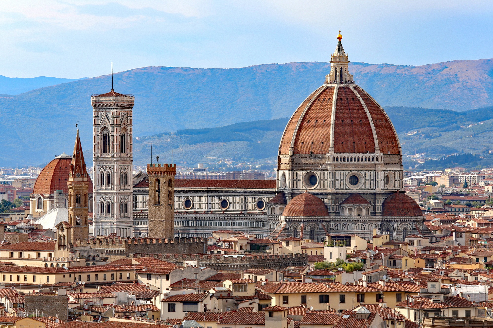 Blick über Florenz mit der Domkuppel und dem Arno